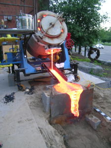 Gas-fired tilt furnace pouring lava